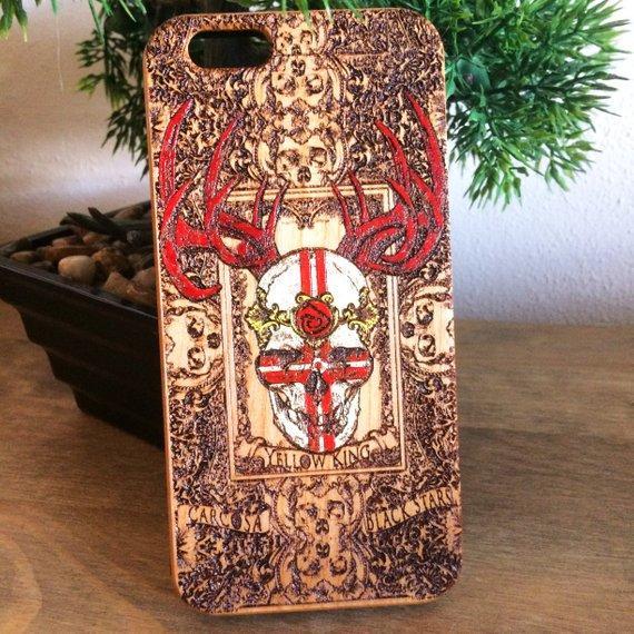 IPhone 6 7 8 X Case wooden engraved The yellow king - Phone Cover - Hand Painted