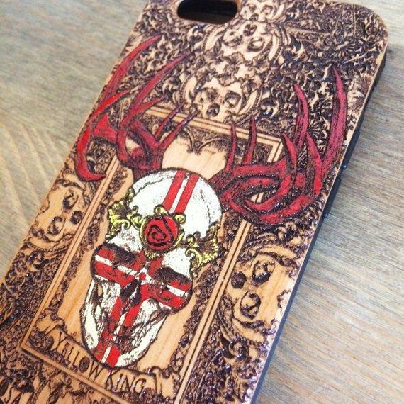 IPhone 6 7 8 X Case wooden engraved The yellow king - Phone Cover - Hand Painted